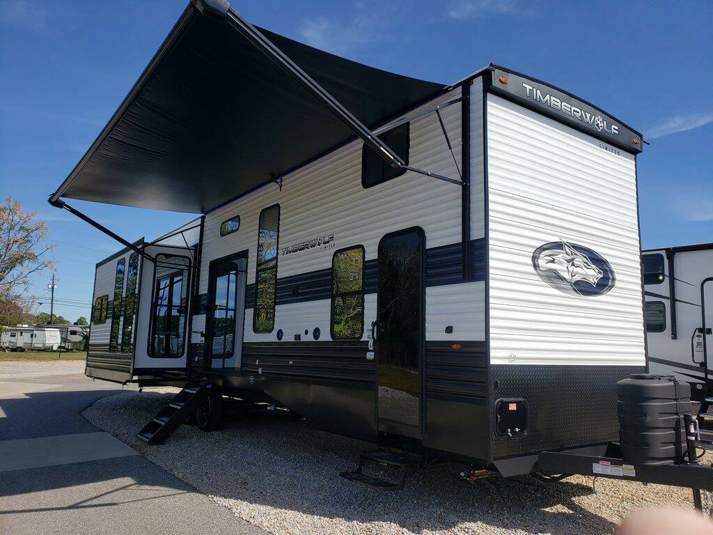 NEW 2024 Forest River Cherokee Timberwolf 39DL Sarasota, FL