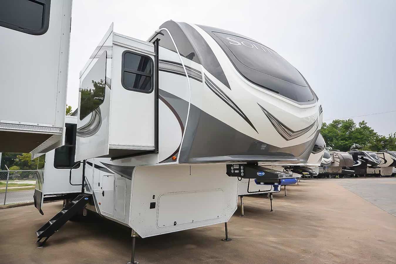 NEW 2022 Grand Design Solitude 380 FLR 380FLR Tulsa, OK