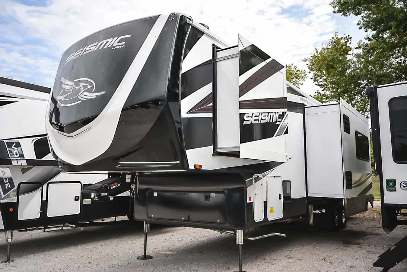 NEW 2023 Jayco Seismic 359 - Camperland of Oklahoma