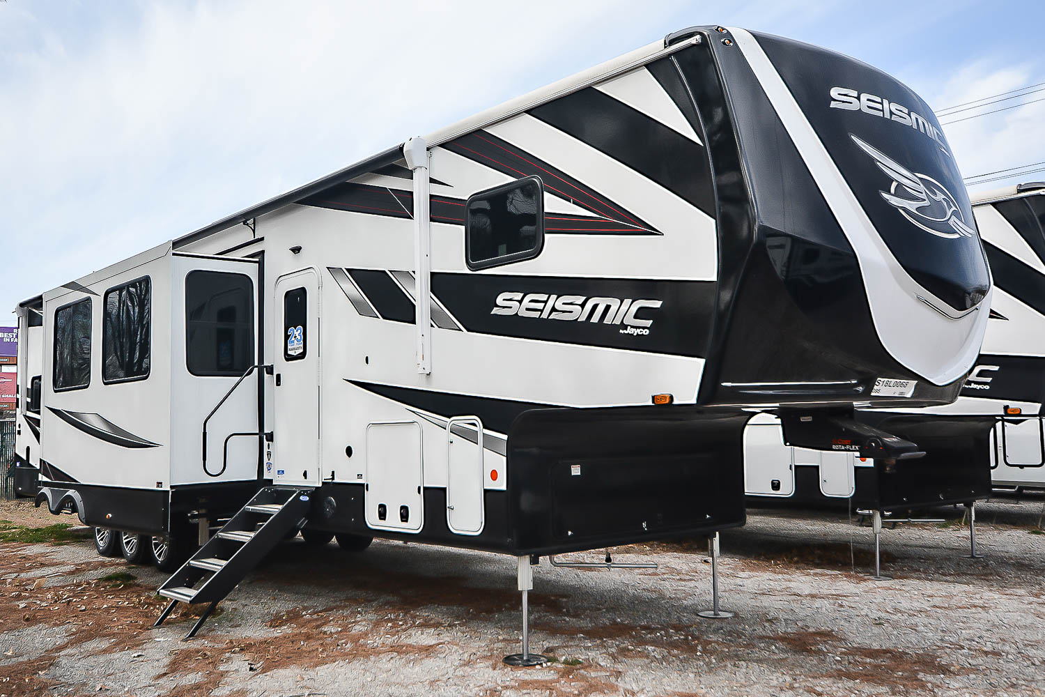 2025 Jayco Seismic 395 - Camperland of Oklahoma