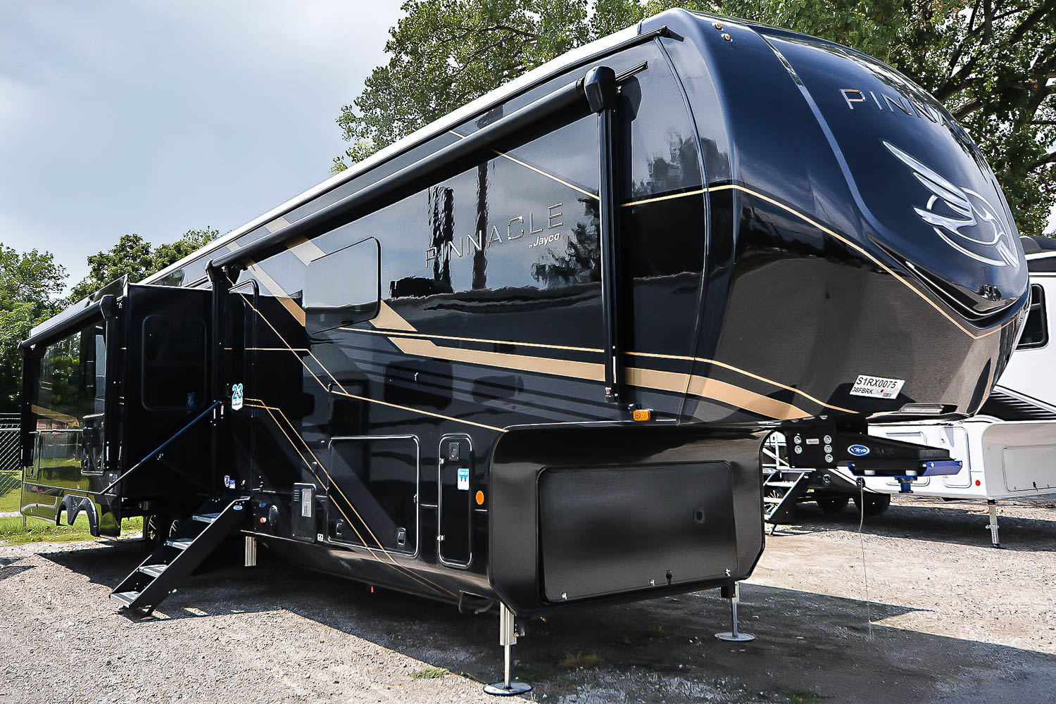 2025 Jayco Pinnacle 38FBRK - Camperland of Oklahoma