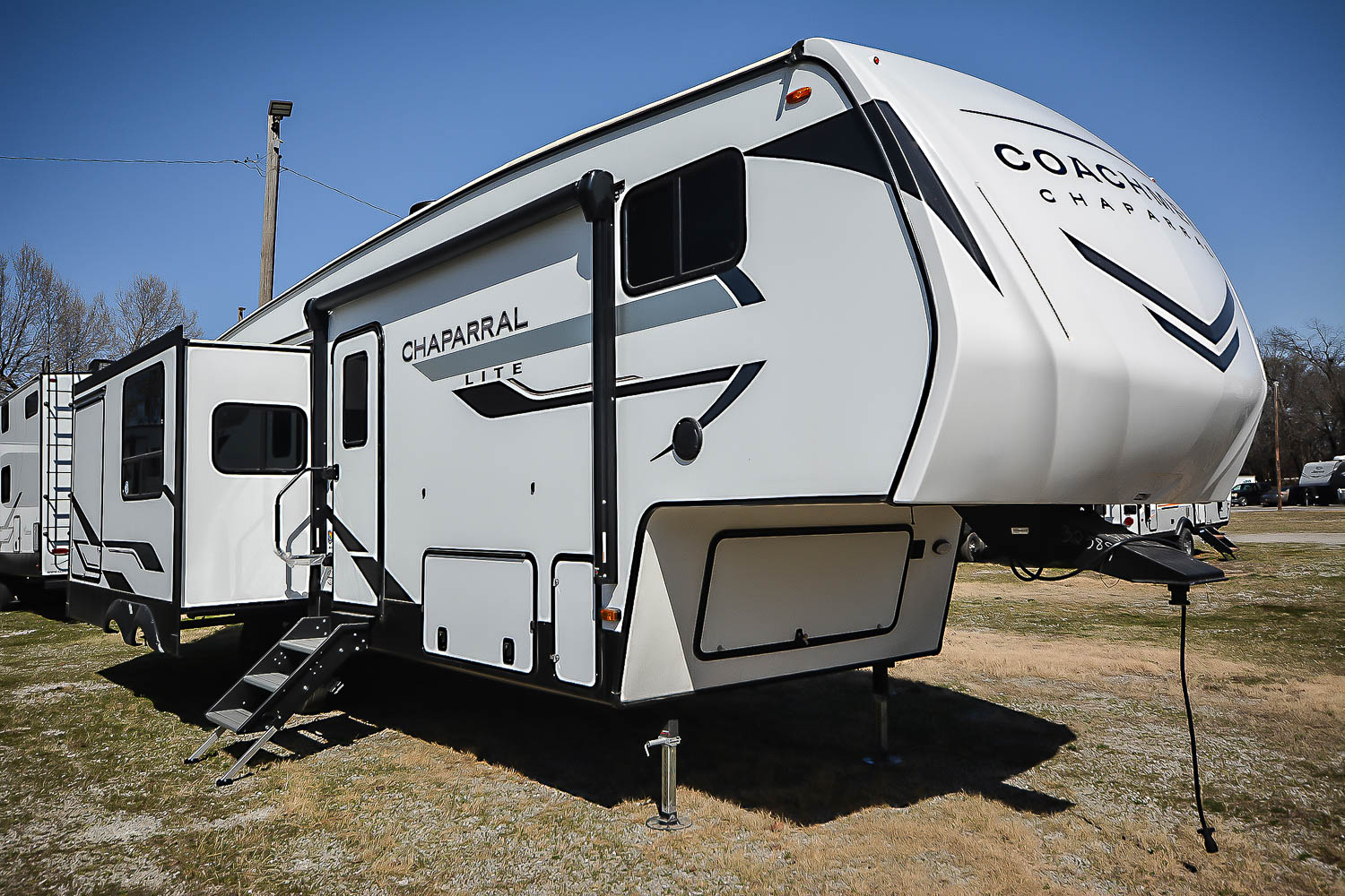 2025 Coachmen Chaparral Lite 284RL - Camperland of Oklahoma