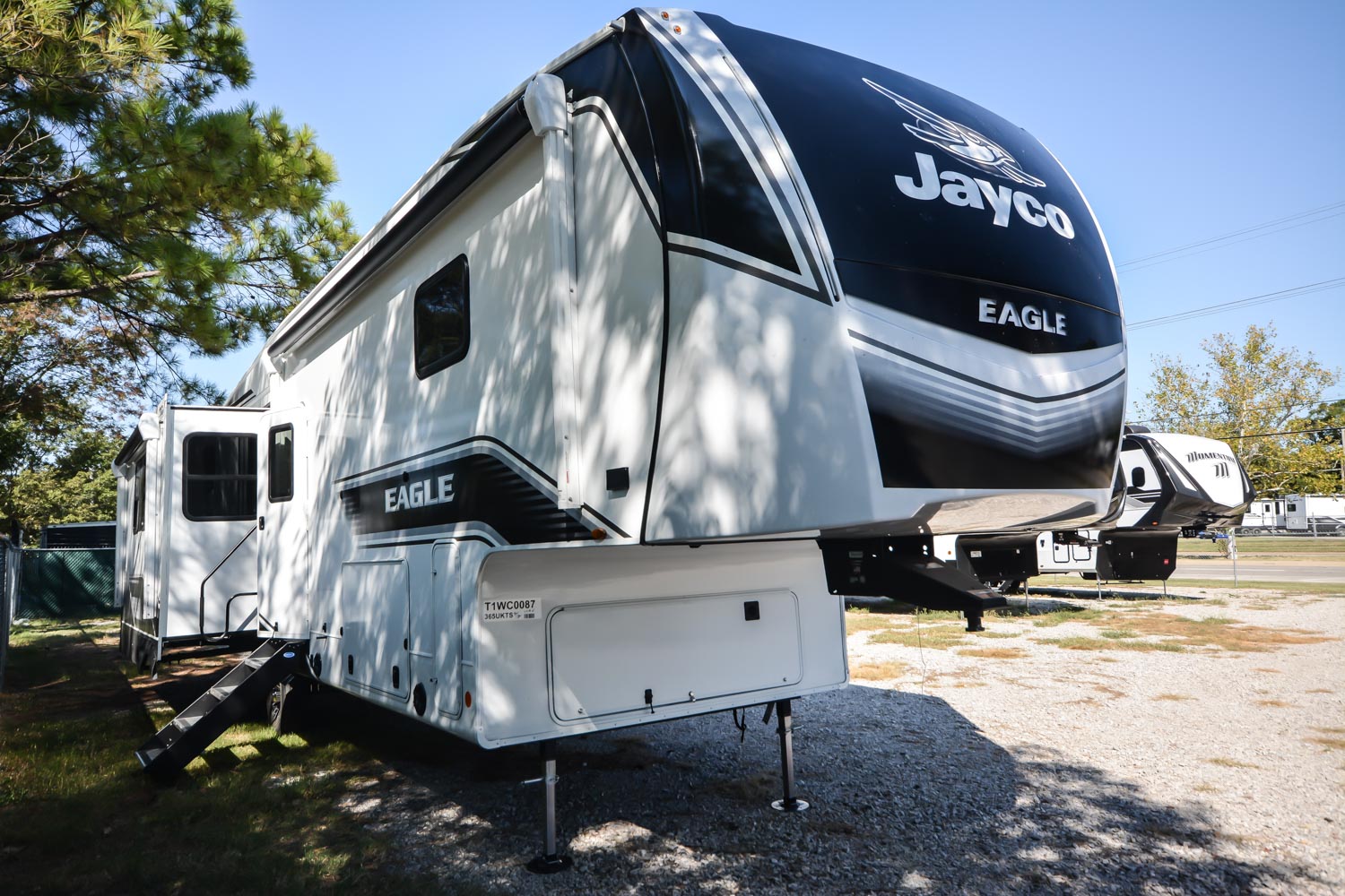 NEW 2026 Jayco Eagle 365UKTS - Camperland of Oklahoma