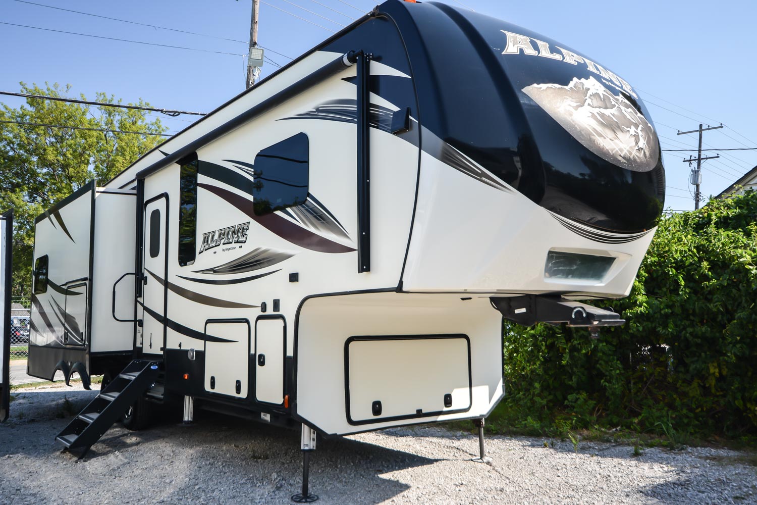 Used 2017 Keystone Alpine 3301GR - Camperland of Oklahoma