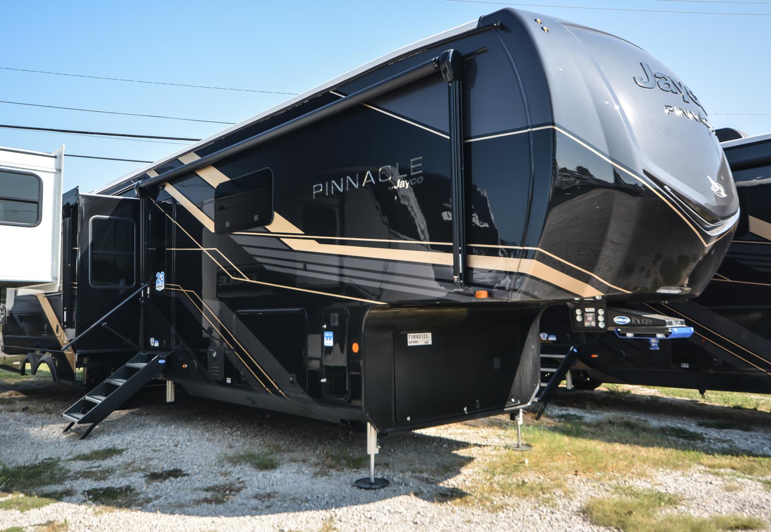 NEW 2026 Jayco Pinnacle 38FBRK - Camperland of Oklahoma