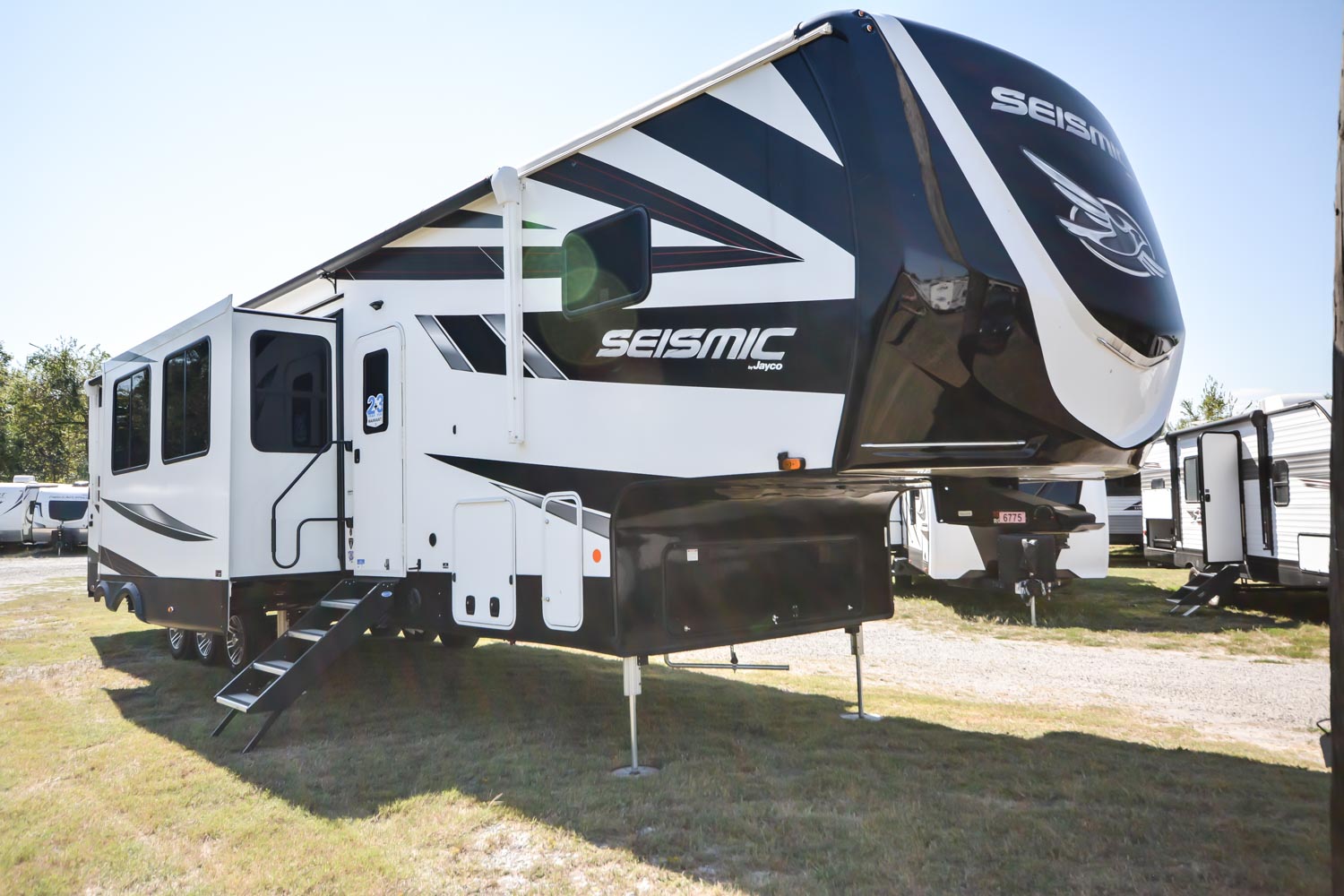 Used 2025 Jayco Seismic 395 - Camperland of Oklahoma