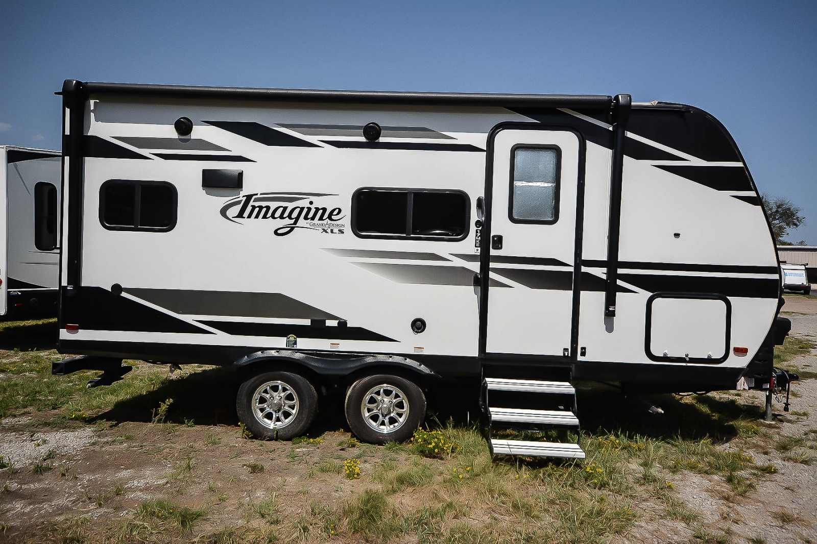 Used 2021 Grand Design Imagine 17MKE - Camperland of Oklahoma