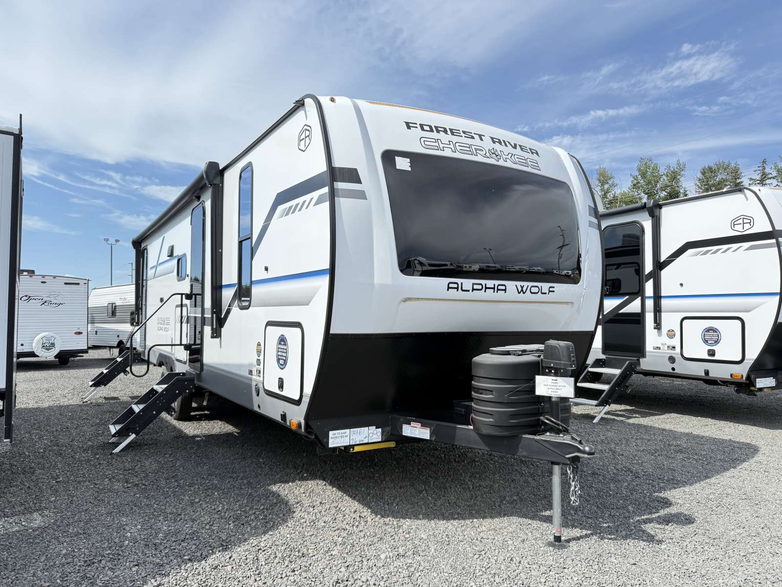 NEW 2025 FOREST RIVER CHEROKEE ALPHA WOLF 26DBH - Camper's Choice RV