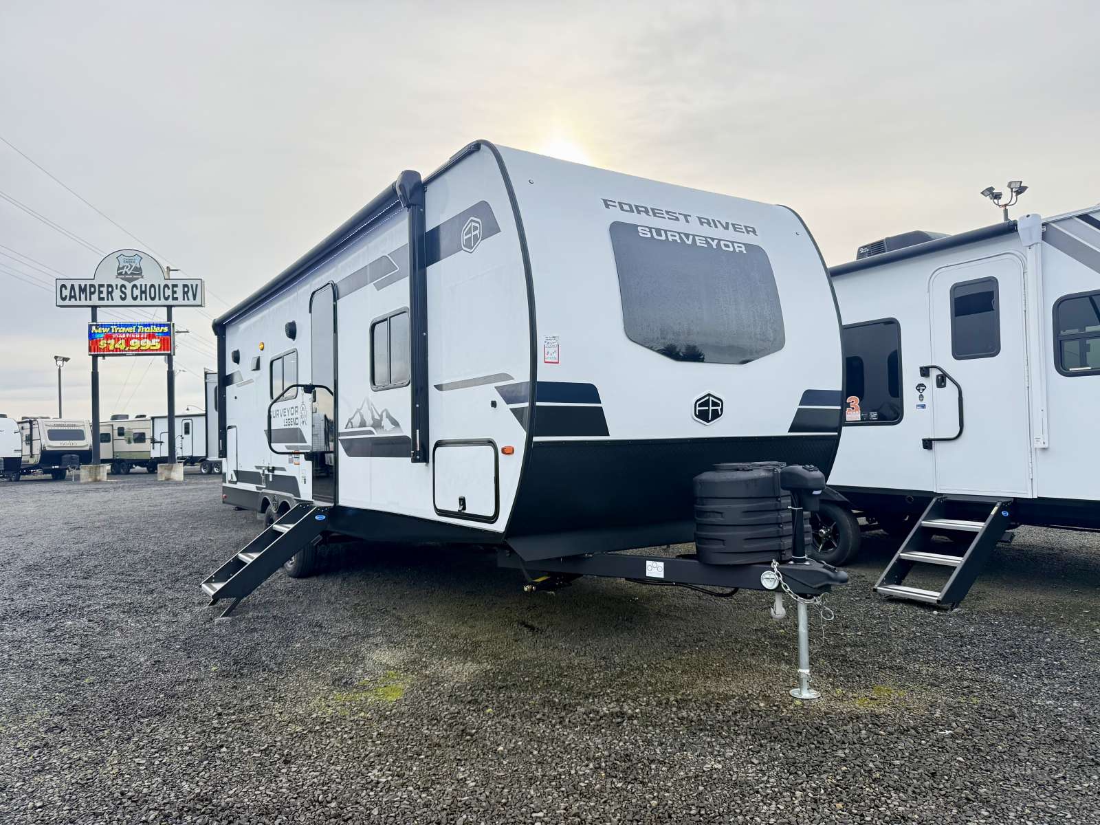 NEW 2026 FOREST RIVER SURVEYOR 252RBLE - Camper's Choice RV