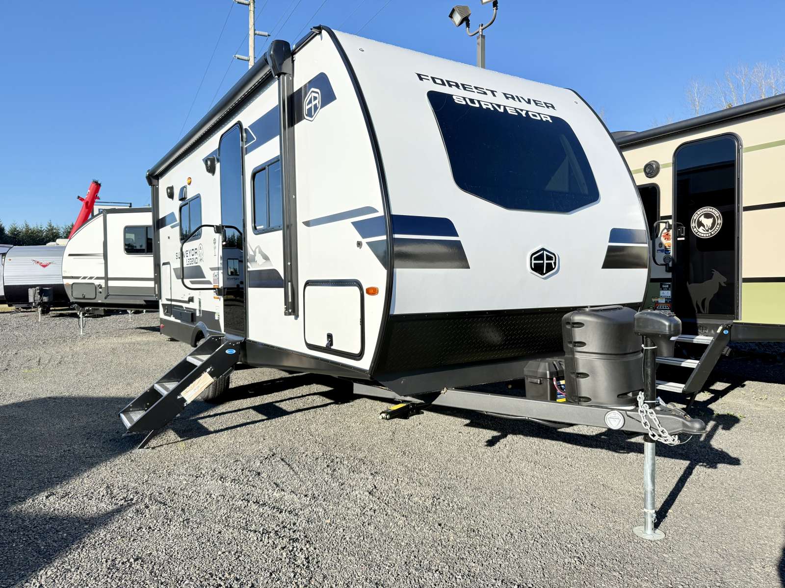 NEW 2026 FOREST RIVER SURVEYOR 19SSLE - Camper's Choice RV
