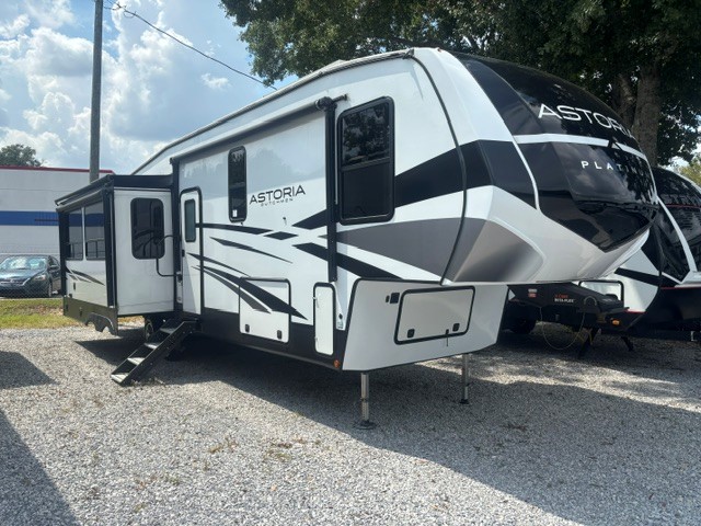 USED 2025 Dutchmen Astoria 3173RLP