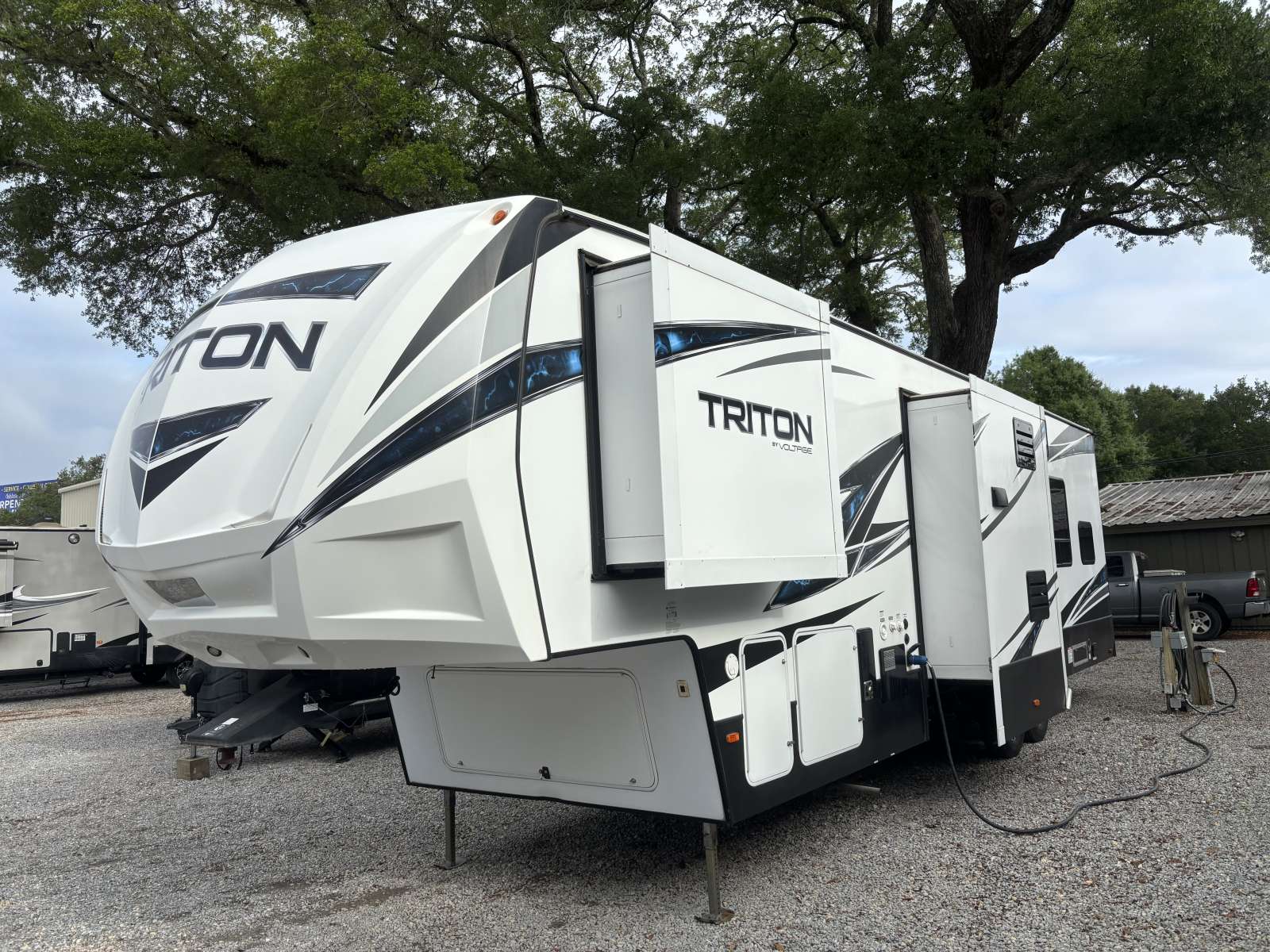 2017 DUTCHMEN TRITON 3551