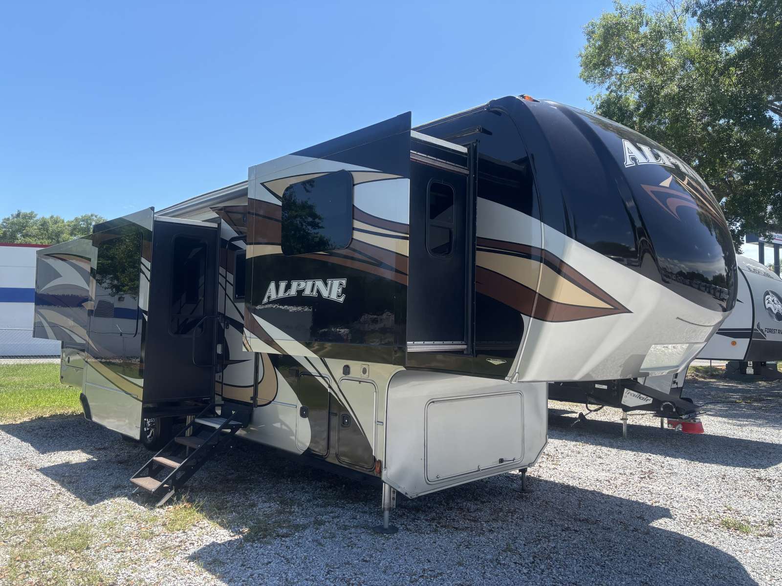 2017 KEYSTONE ALPINE 3661FL