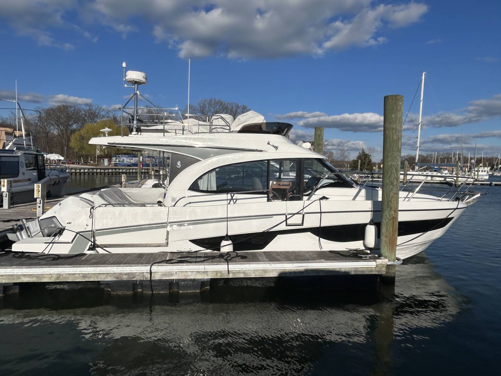 2025 Beneteau Antares 11 Fly - Clarks Landing