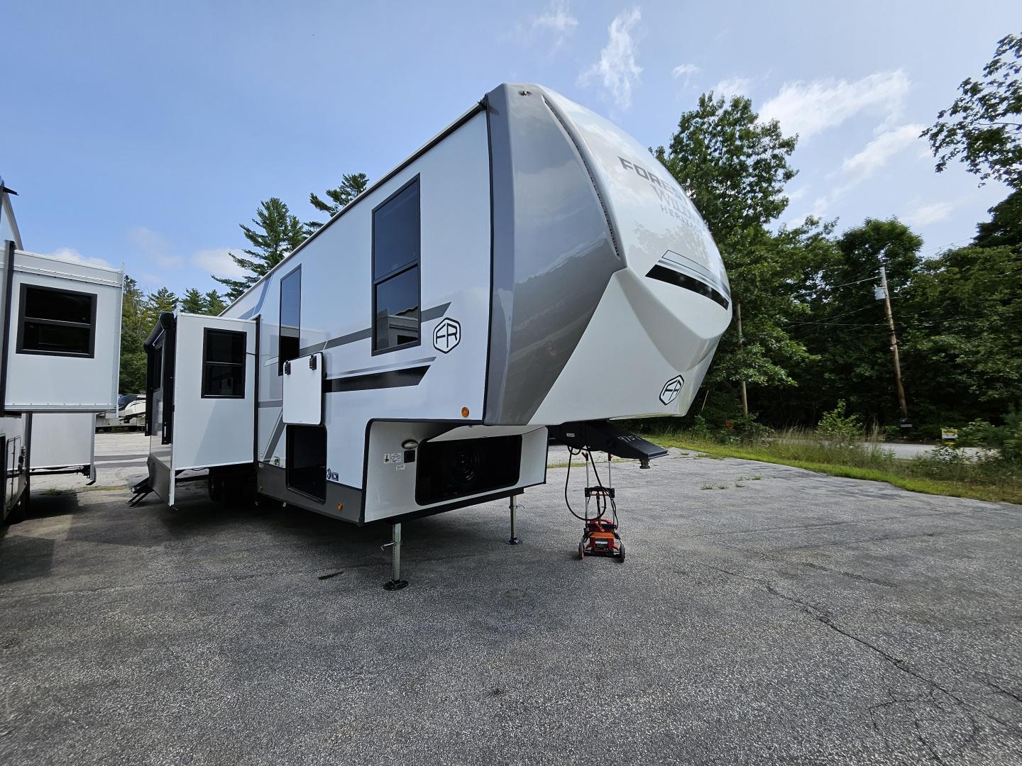 NEW 2025 FOREST RIVER HERITAGE GLEN 375FAM - Cold Springs RV