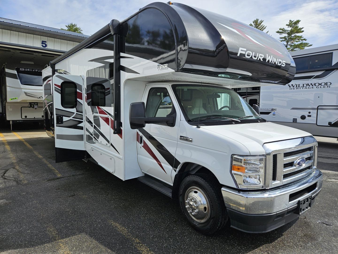 PRE-OWNED 2023 THOR FOUR WINDS 31E - Cold Springs RV