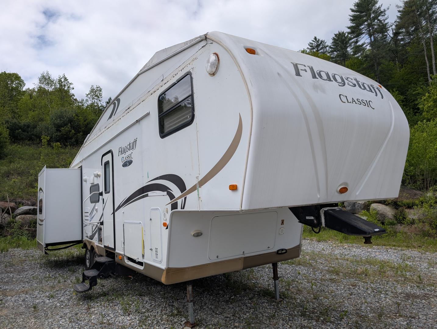 PRE-OWNED 2012 FOREST RIVER FLAGSTAFF 8528BHSS - Cold Springs RV