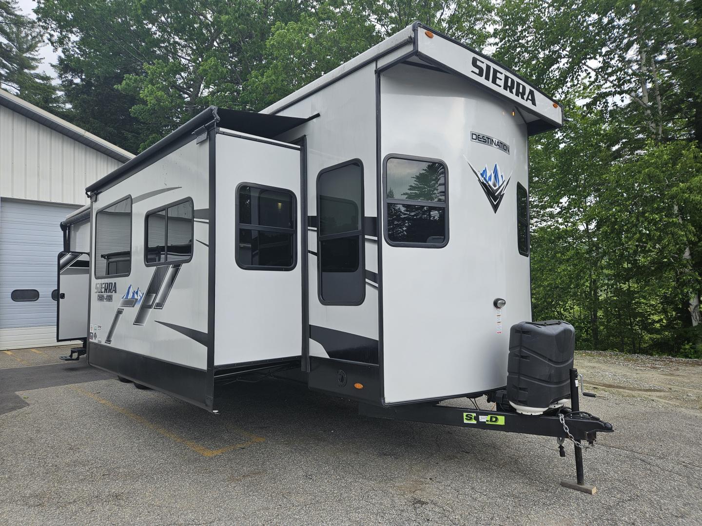 PRE-OWNED 2022 SIERRA 399LOFT - Cold Springs RV