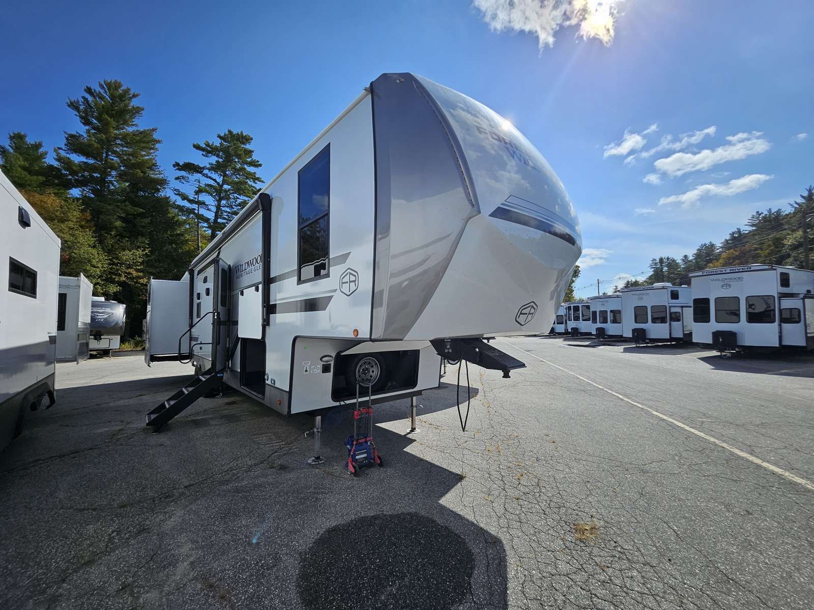 NEW 2026 FOREST RIVER HERITAGE GLEN 356QB - Cold Springs RV