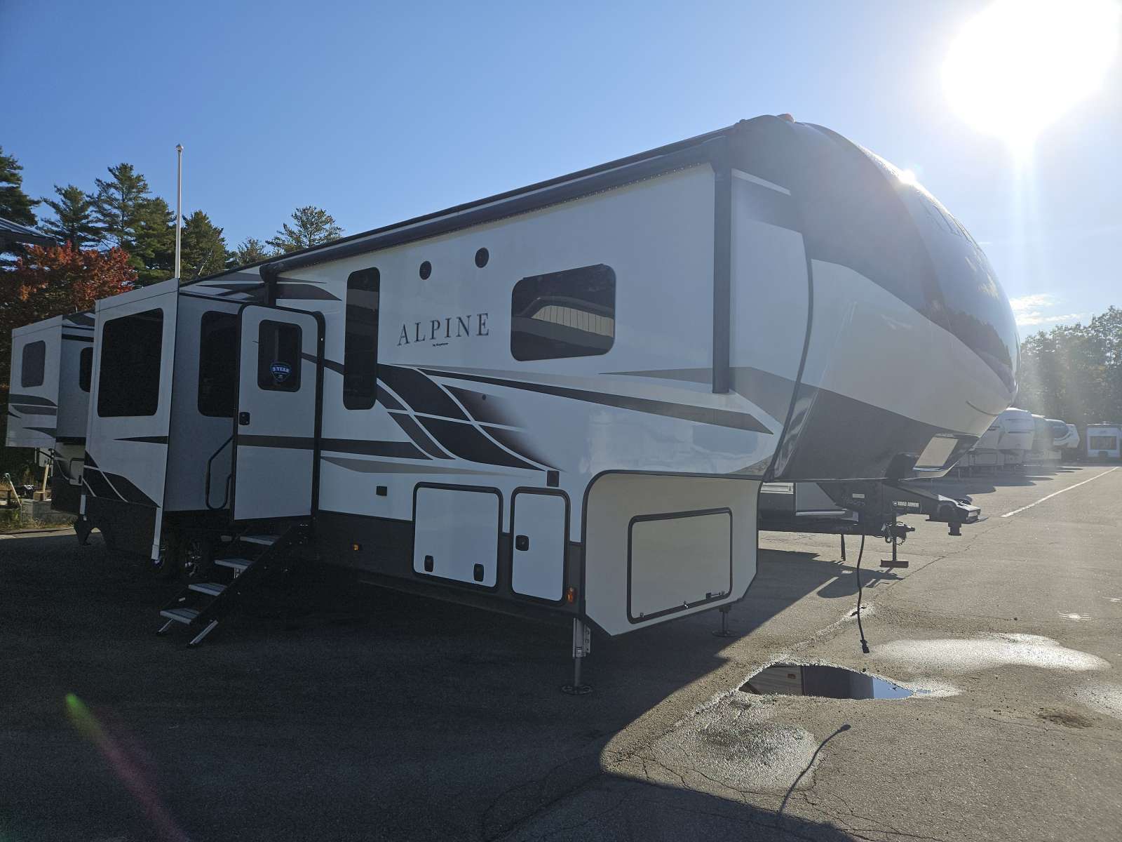 PRE-OWNED 2021 KEYSTONE ALPINE 3850RD - Cold Springs RV