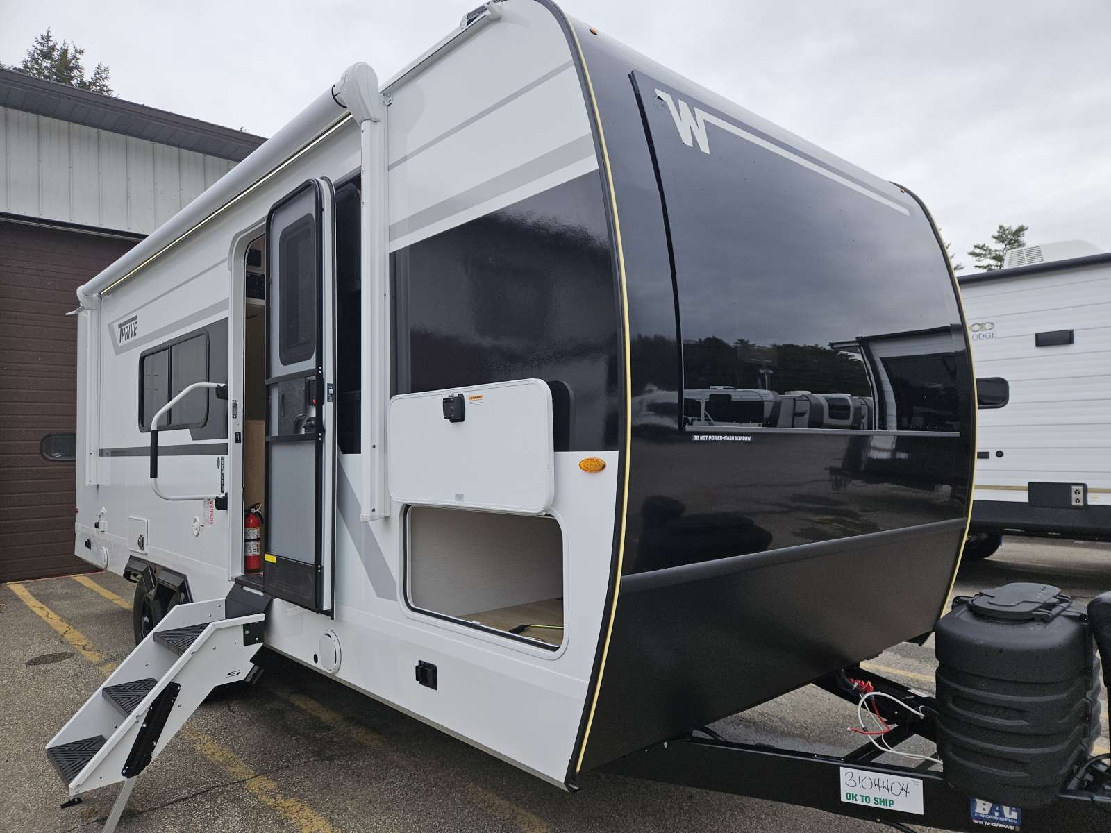 NEW 2026 WINNEBAGO THRIVE 22MLS - Cold Springs RV