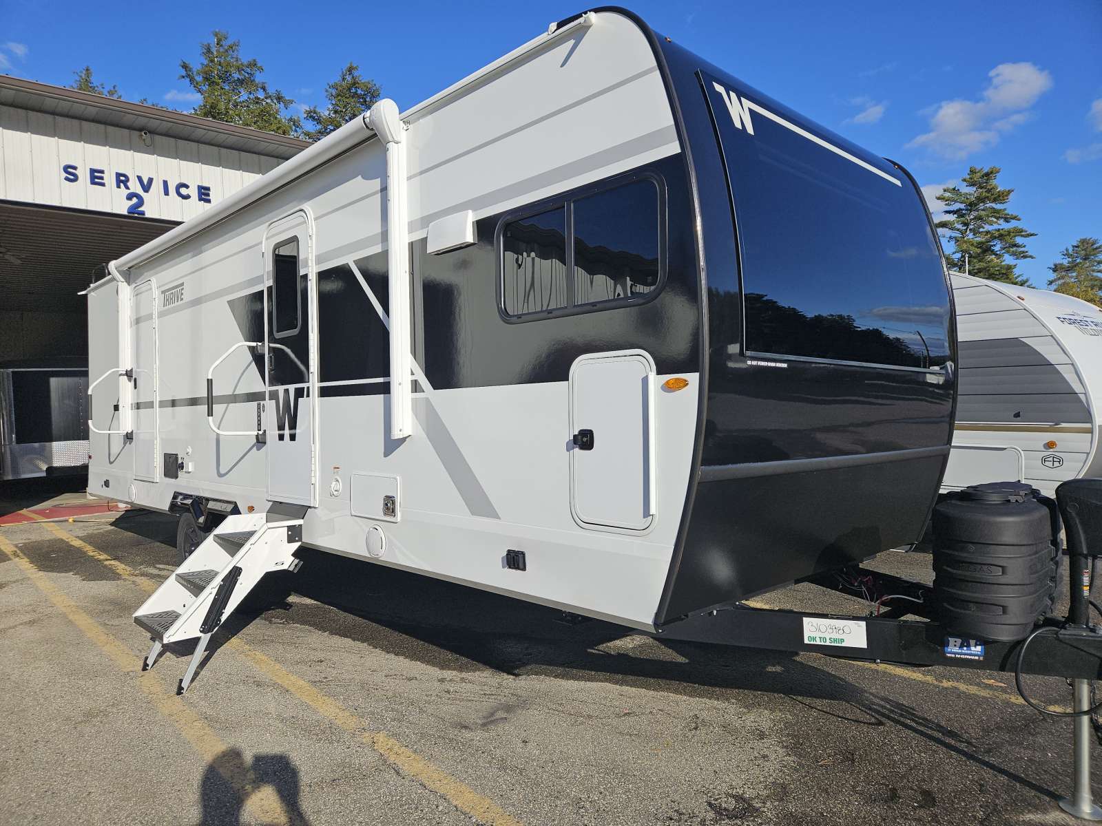NEW 2026 WINNEBAGO THRIVE 26FKD - Cold Springs RV