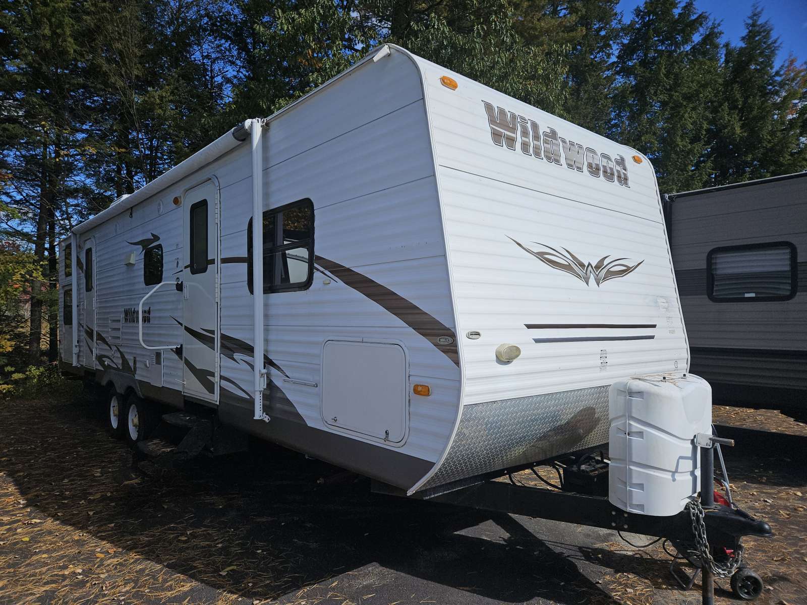 PRE-OWNED 2011 FOREST RIVER WILDWOOD 29QBBS - Cold Springs RV