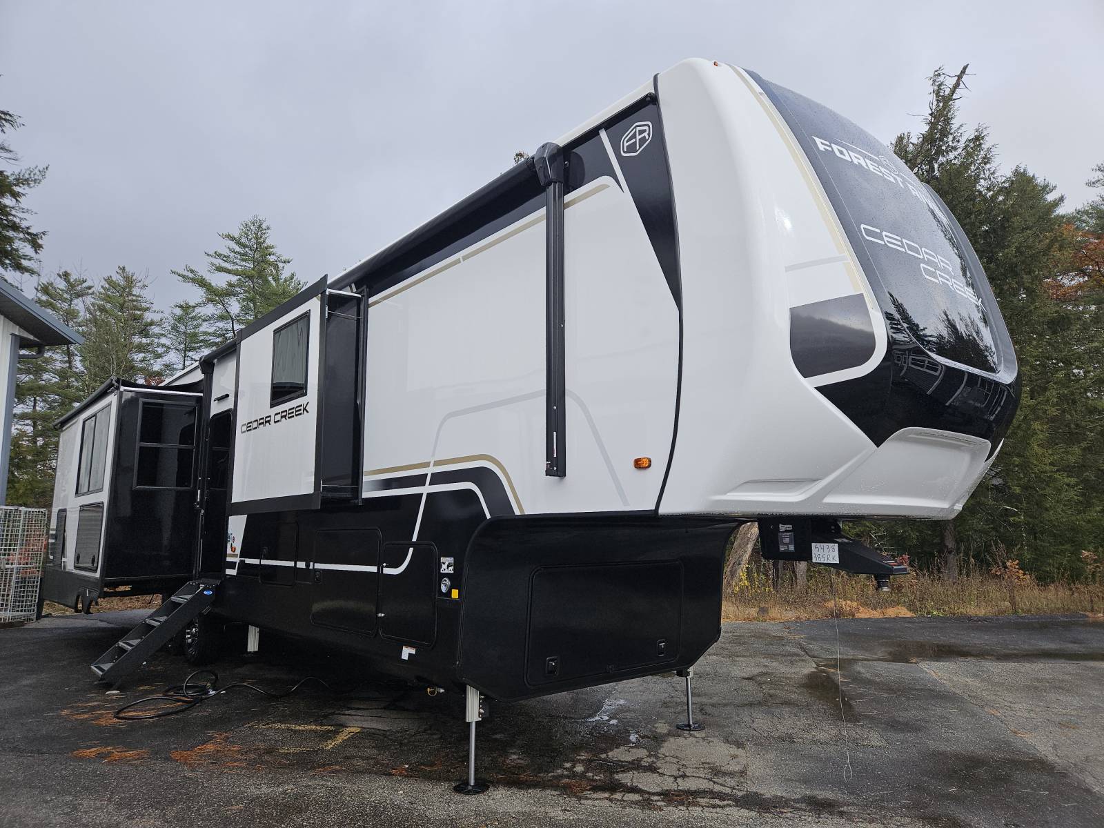 NEW 2026 FOREST RIVER CEDAR CREEK 385RK - Cold Springs RV