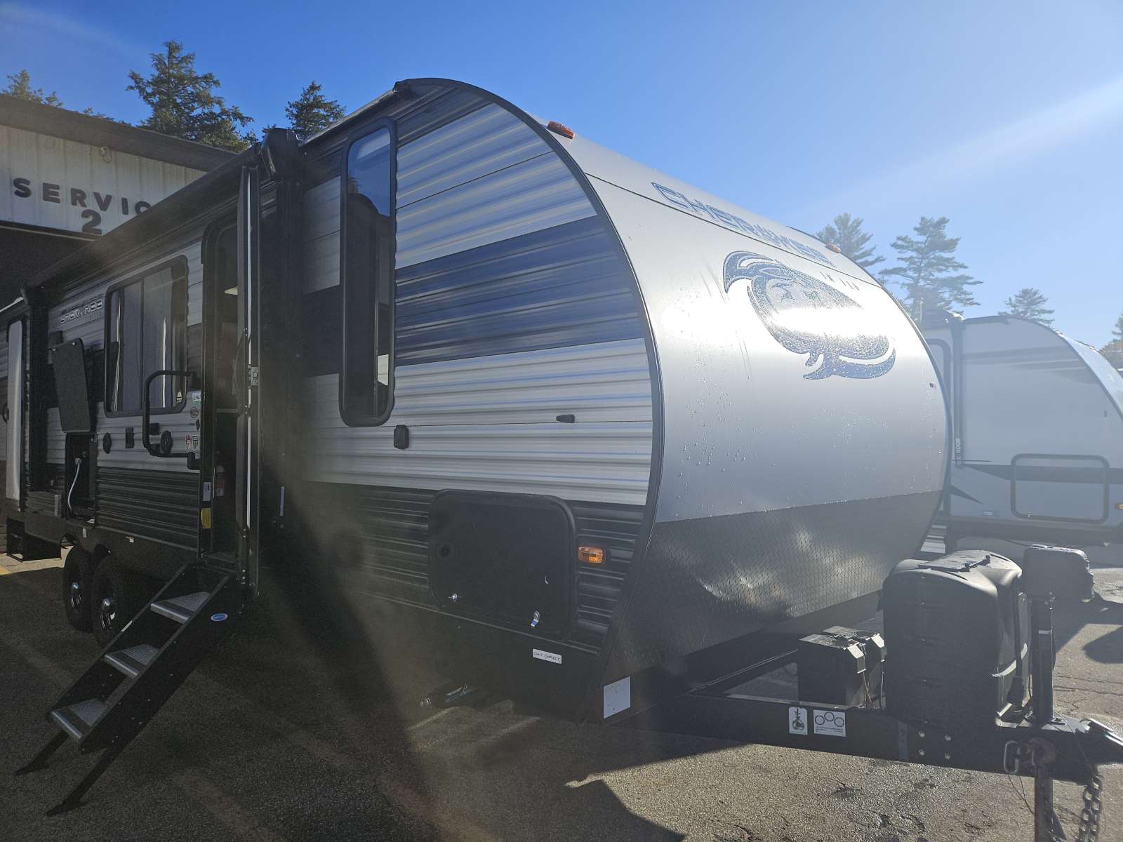 PRE-OWNED 2021 FOREST RIVER CHEROKEE 274BRB - Cold Springs RV