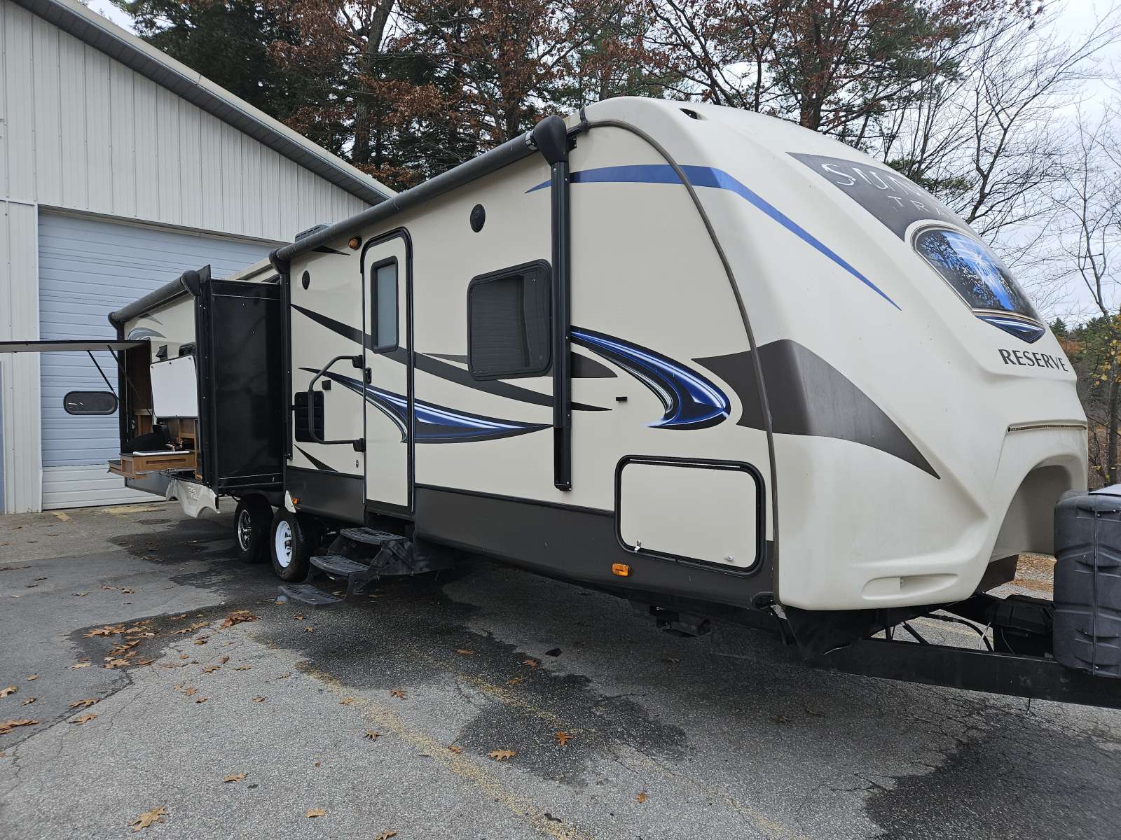 PRE-OWNED 2015 CROSSROADS SUNSET TRAIL 32RL - Cold Springs RV