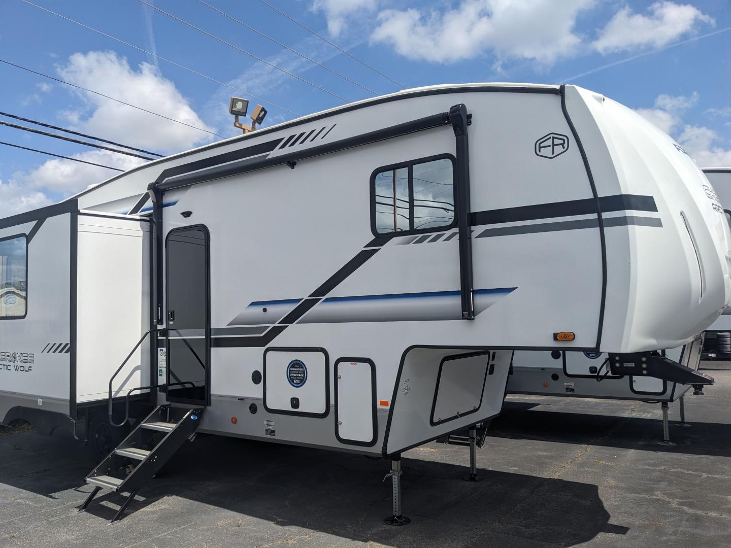 NEW 2025 FOREST RIVER ARCTIC WOLF 27SGS - CSRA Camperland