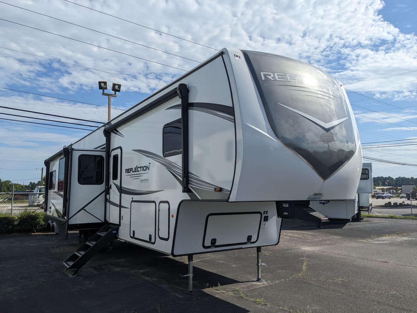 NEW 2025 GRAND DESIGN REFLECTION 362TBS - CSRA Camperland