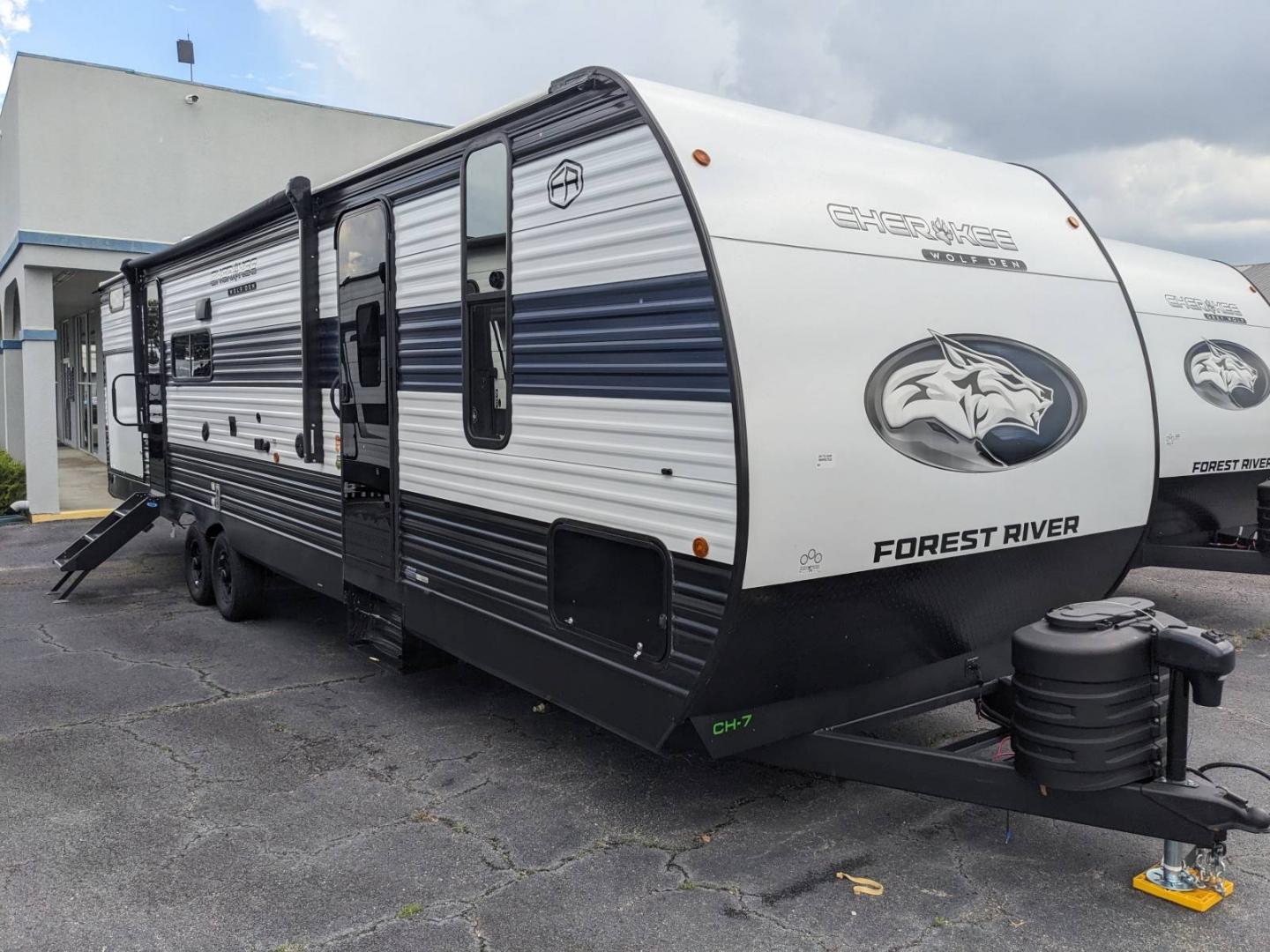 NEW 2025 FOREST RIVER WOLF DEN 294GEBG - CSRA Camperland