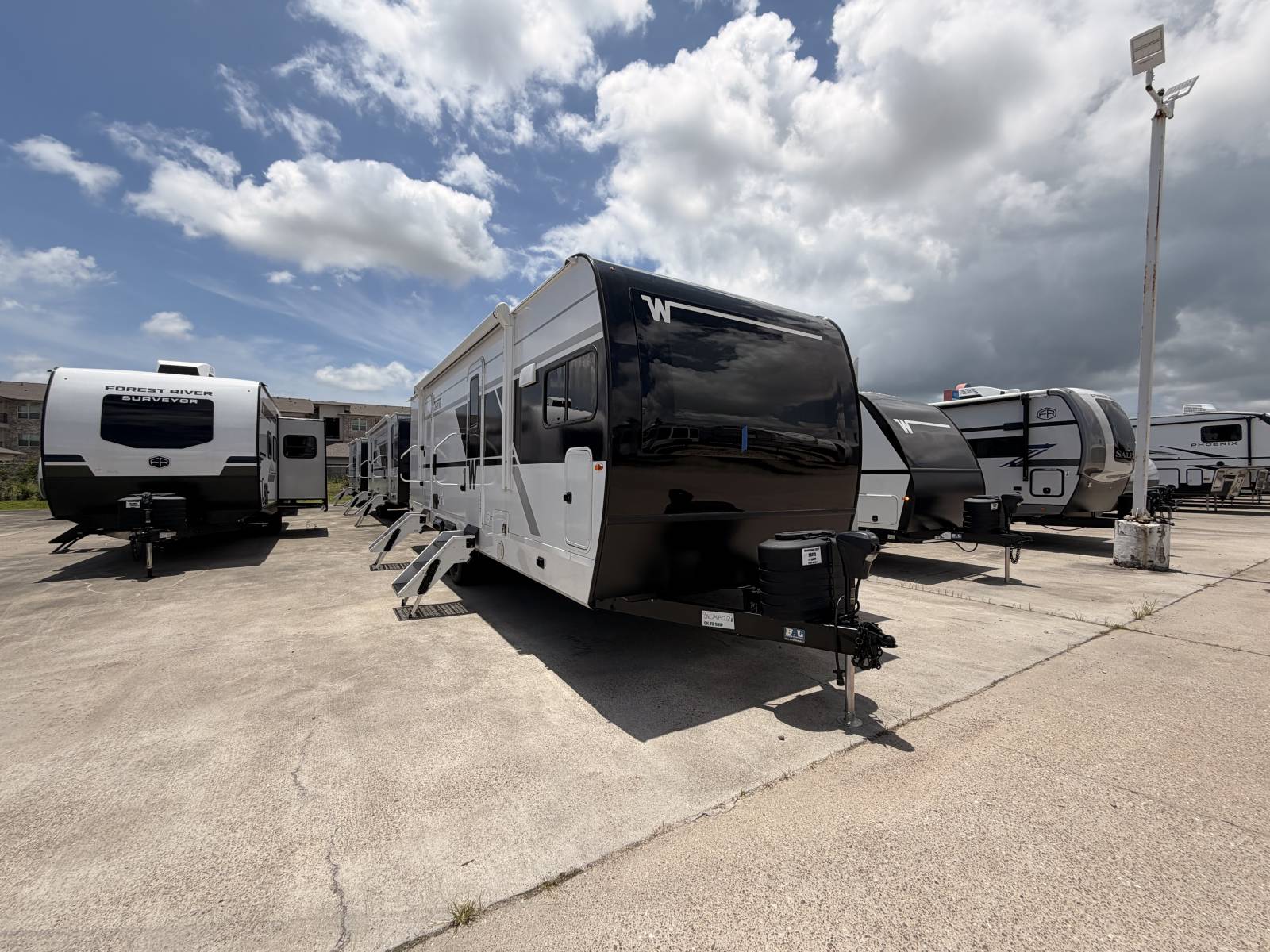 2026 Winnebago THRIVE 26FKD Travel Trailer