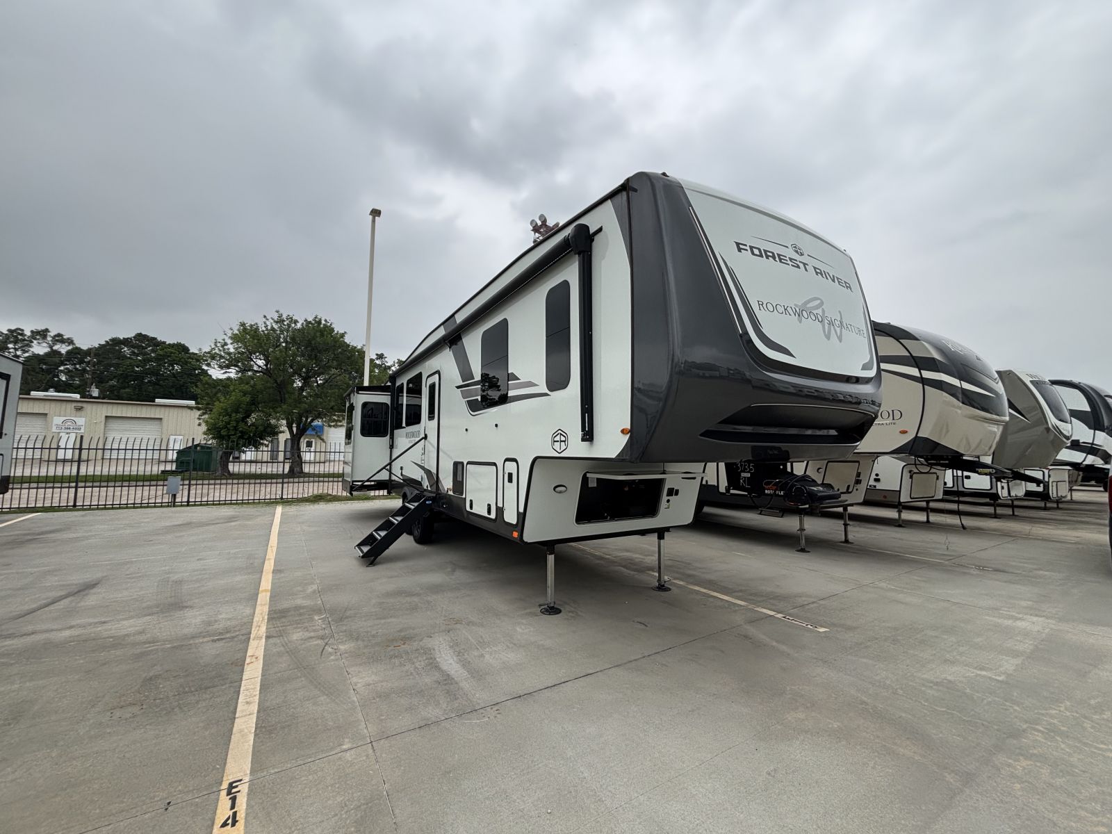 2025 Forest River Rockwood Signature 375RL Travel Trailer