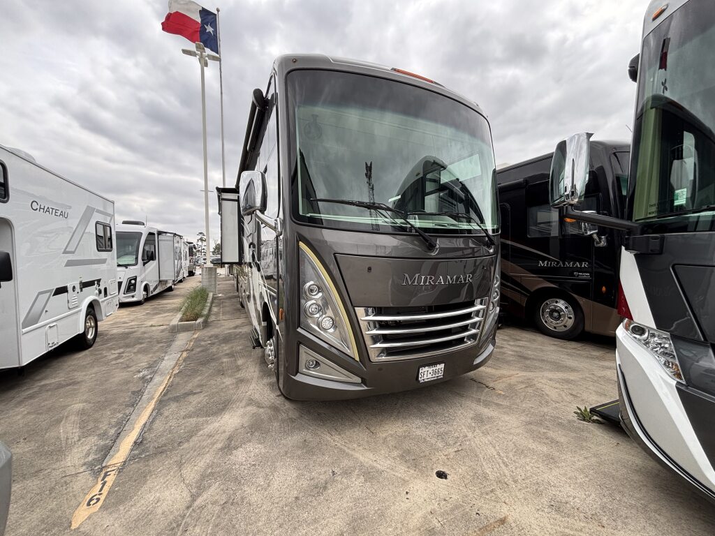 2022 Thor Motor Coach MIRAMAR 37.1 Class A Motorhome - DeMontrond RV