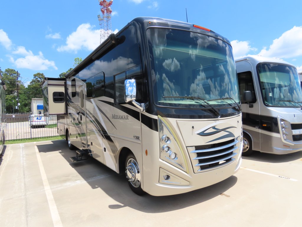2022 Thor Motor Coach MIRAMAR 34.7 Class A Motorhome - DeMontrond RV