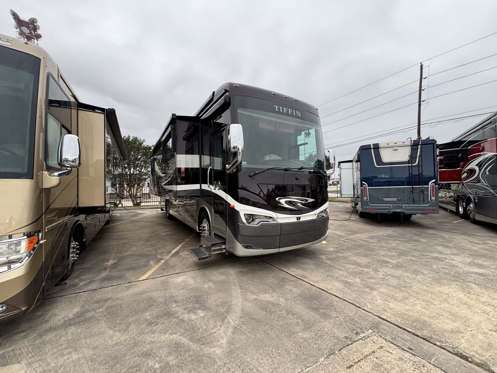 2021 Tiffin Motor Homes Allegro Bus 35CP Class A Diesel