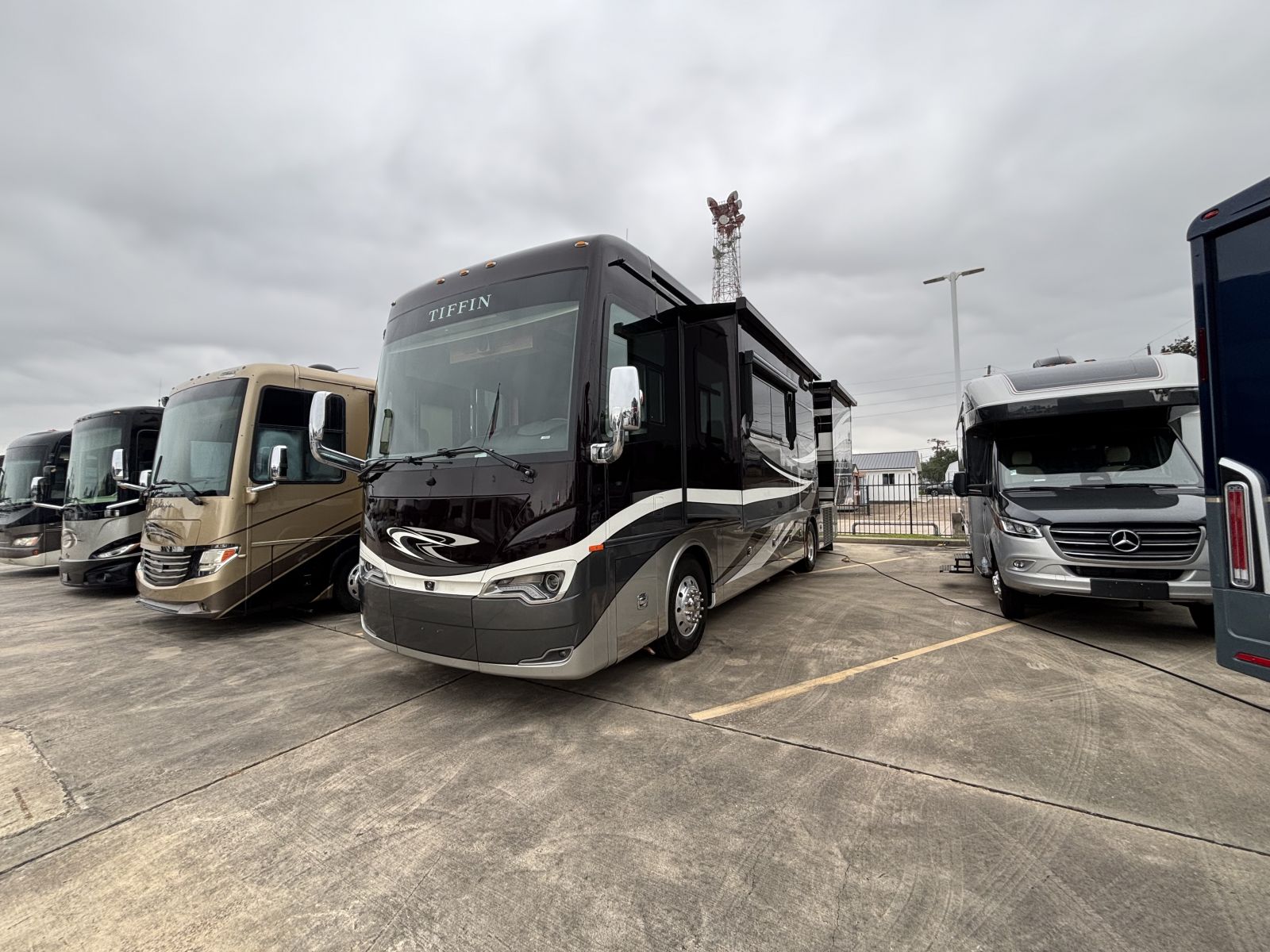 2021 Tiffin Motor Homes Allegro Bus 35CP Class A Diesel
