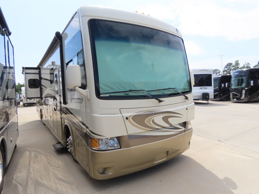 2015 Thor Motor Coach PALAZZO 36.1 Class A Diesel - DeMontrond RV
