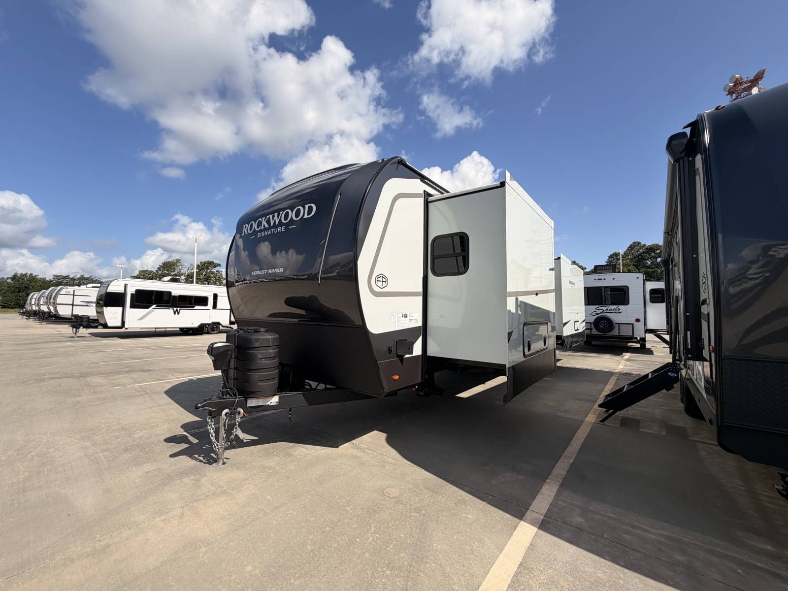 2027 Forest River ROCKWOOD SIGNATURE 8393RK - DeMontrond RV