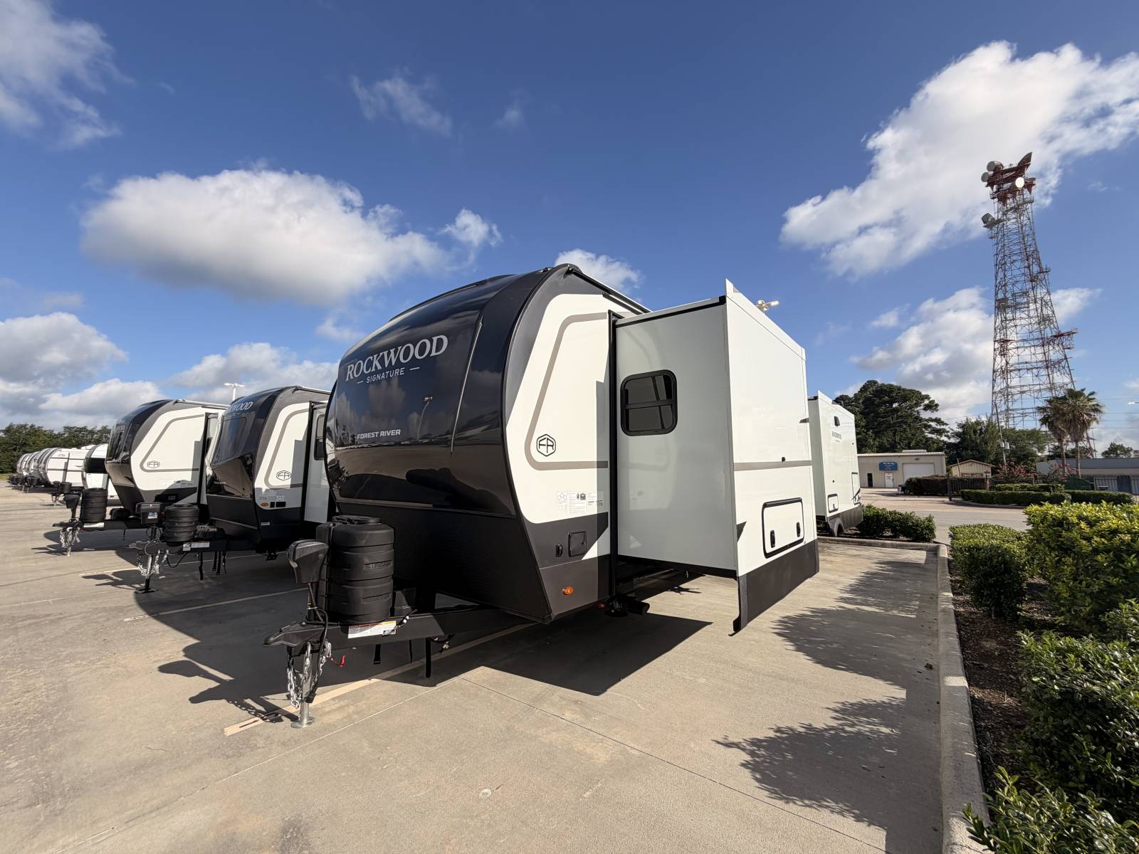 2027 Forest River ROCKWOOD SIGNATURE 8392RL