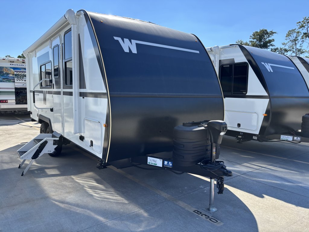 2026 Winnebago Micro Minnie 2108FBS Travel Trailer - DeMontrond RV