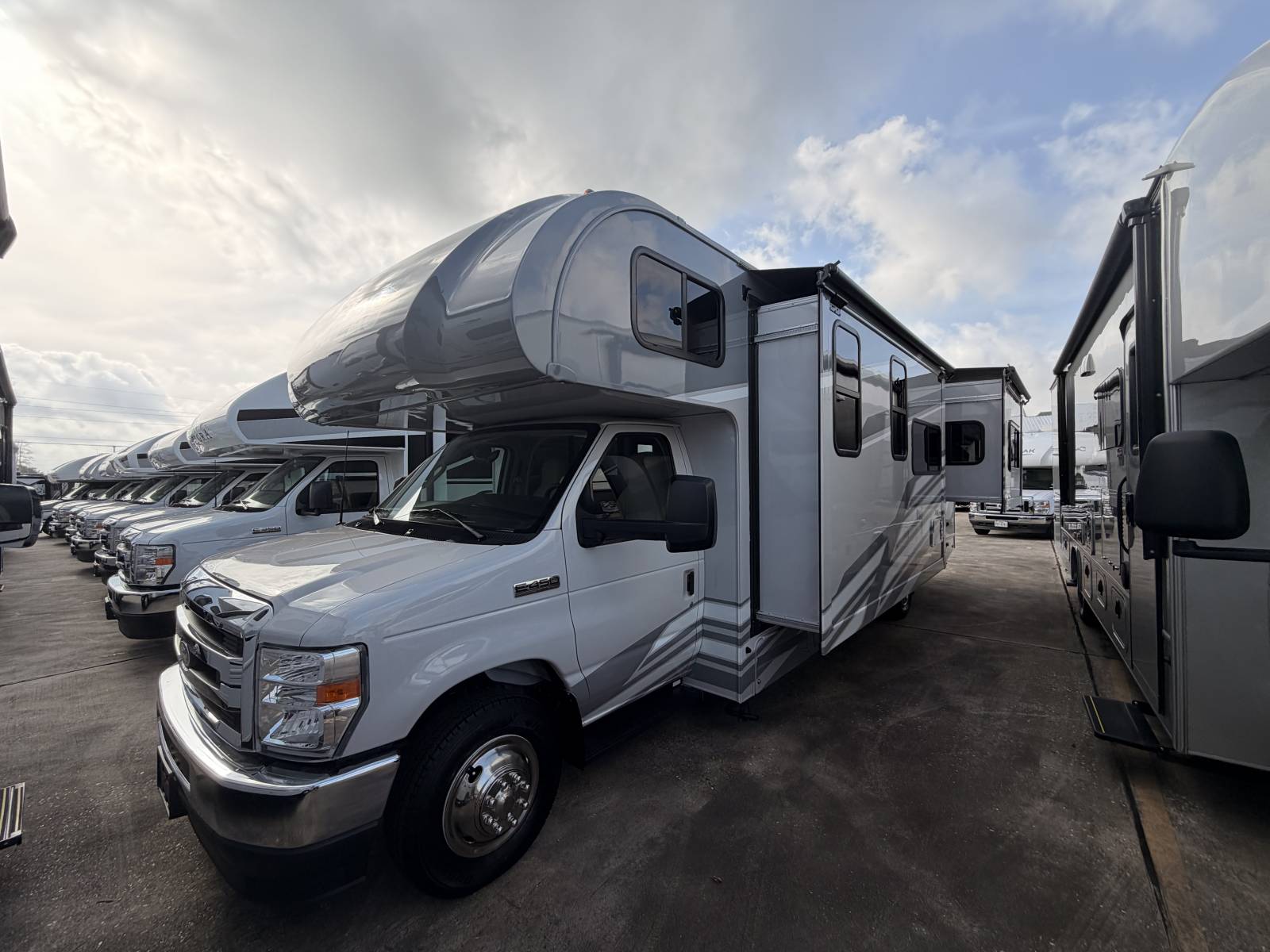 2027 Thor Motor Coach CHATEAU 29K - DeMontrond RV