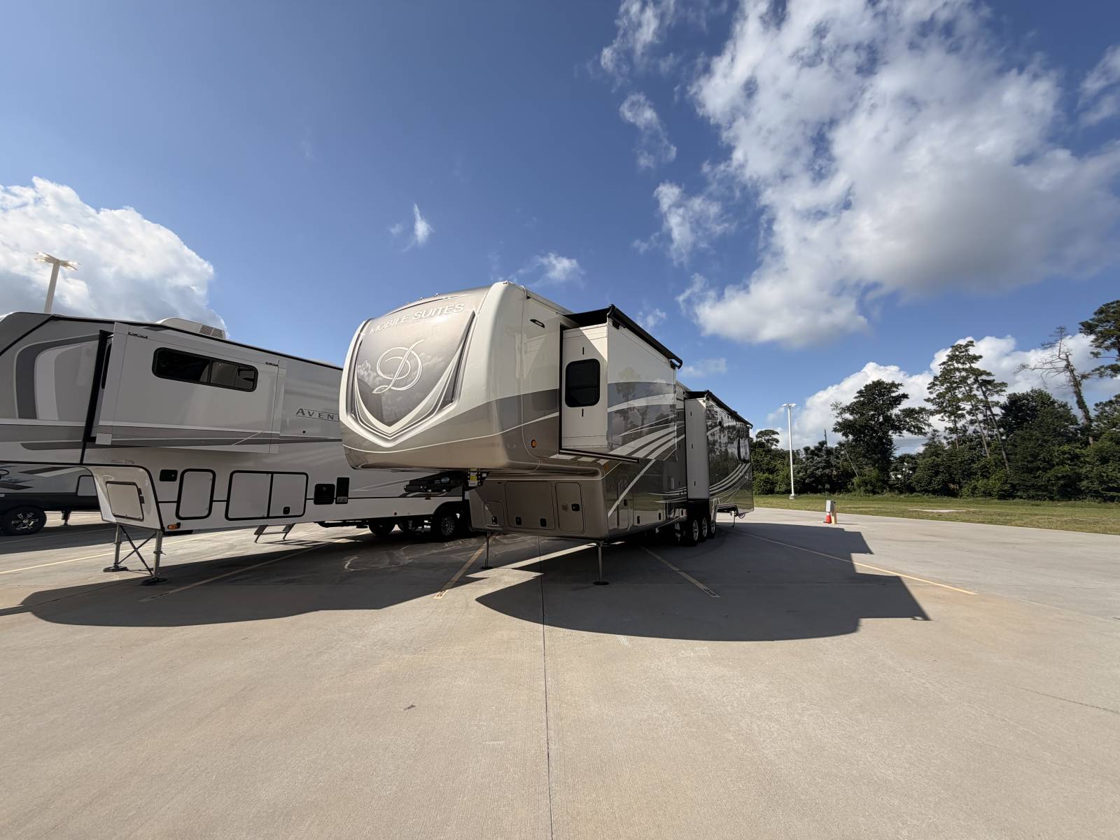 2022 Drv Llc MOBILE SUITES 44 MEMPHIS