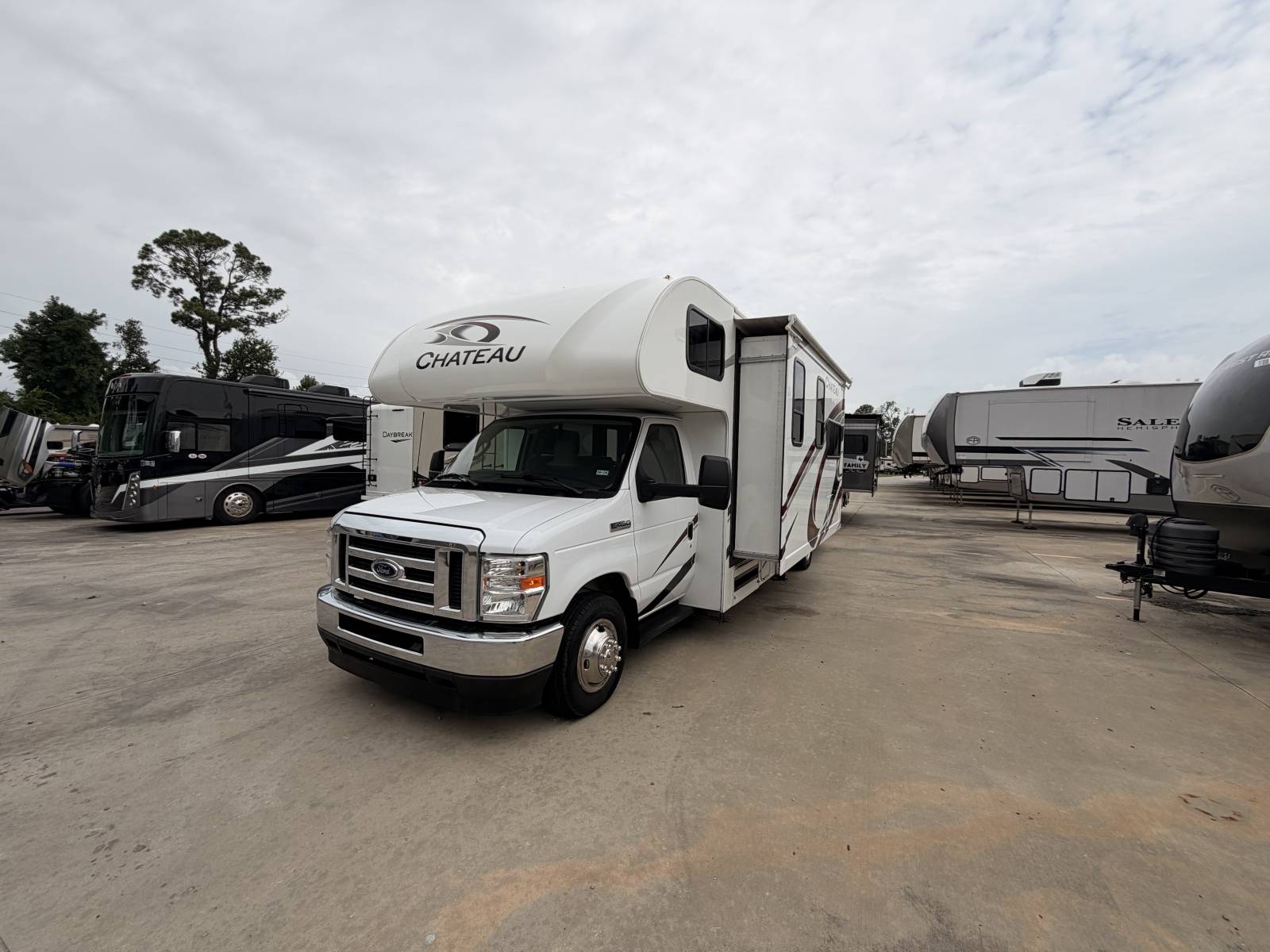2023 Thor Motor Coach CHATEAU 28Z