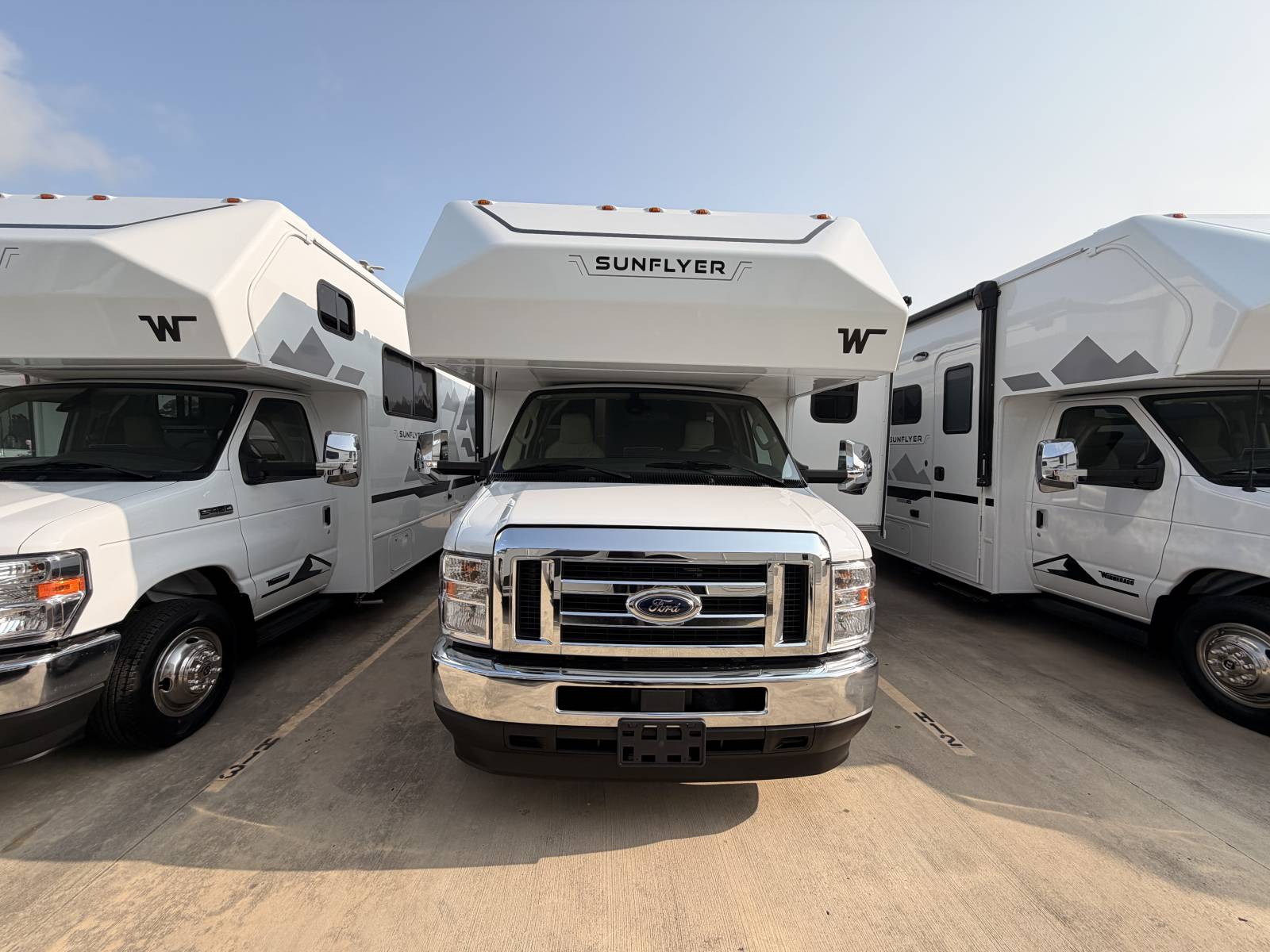 2027 Winnebago SUNFLYER 28MB