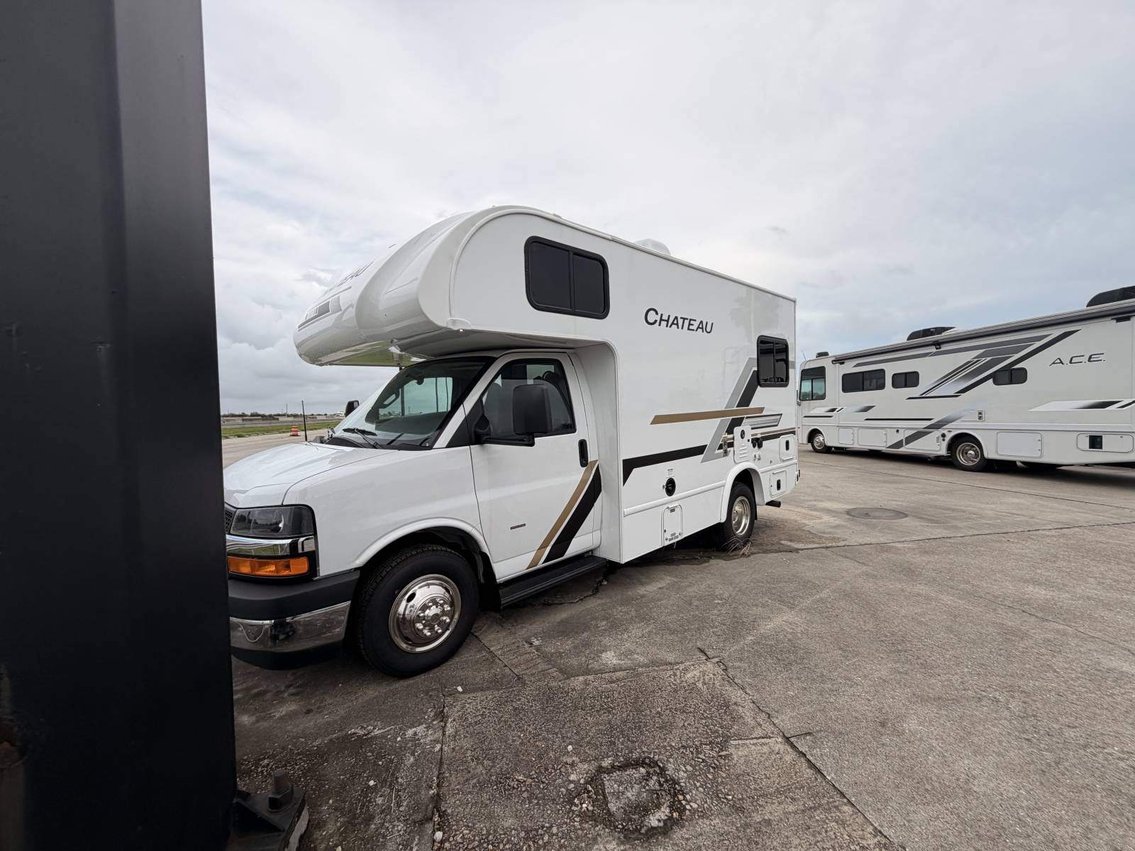 2027 Thor Motor Coach CHATEAU 19Z - DeMontrond RV