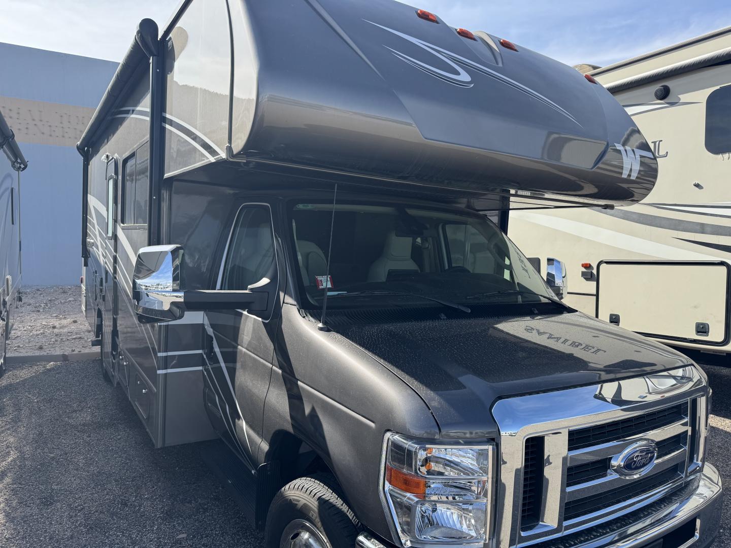 Used 2024 Winnebago Minnie Winnie 26T Class C Motorhome for Sale | Freedom RV AZ - Freedom RV