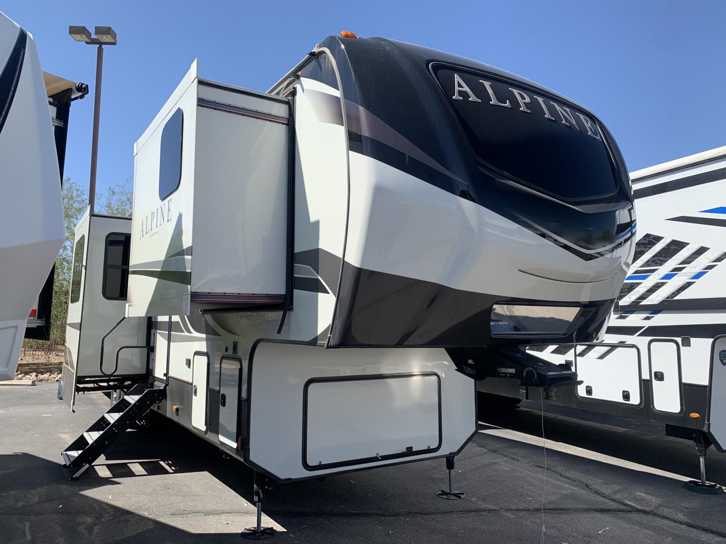 USED 2021 Keystone Alpine 3790FK - Freedom RV